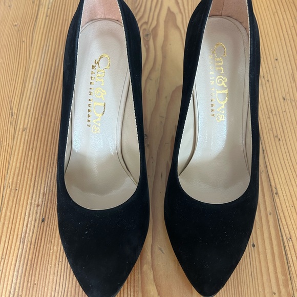 Beautiful new in box women’s shoes! - Picture 2 of 4